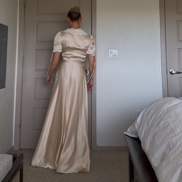 ❌SOLD❌ MIRROR PALAIS UNWRAP ME GOWN - Picture 9 of 17